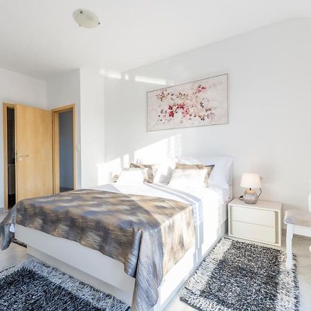Villa Spark With Heated Pool In Rogoznica Zečevo Zewnętrze zdjęcie