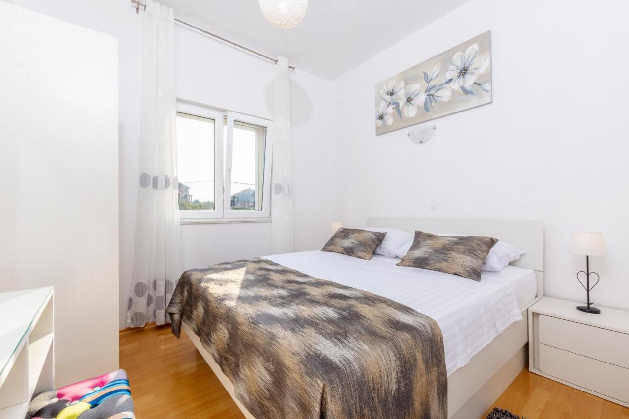 Villa Spark With Heated Pool In Rogoznica Zečevo Zewnętrze zdjęcie