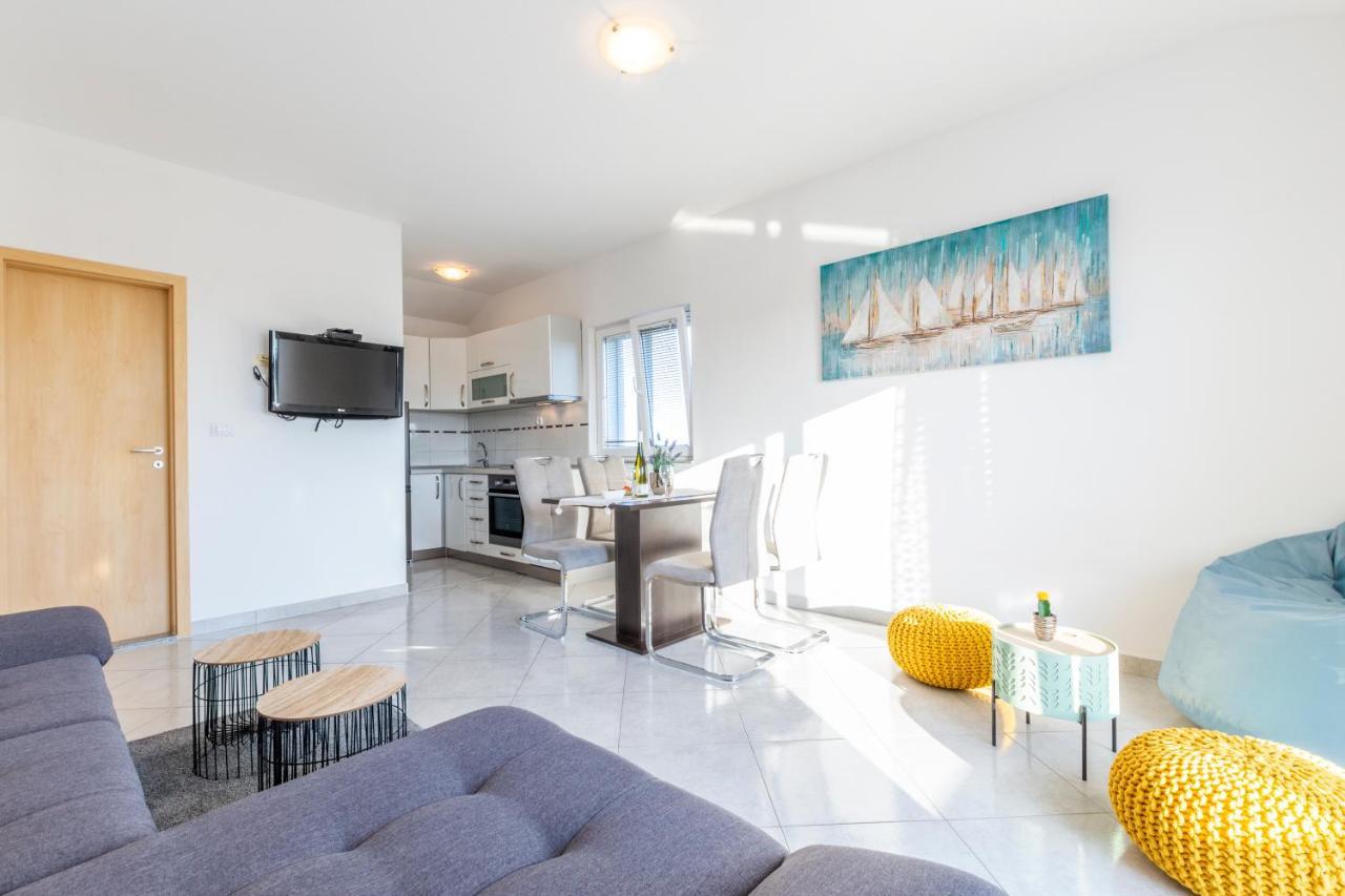 Villa Spark With Heated Pool In Rogoznica Zečevo Zewnętrze zdjęcie