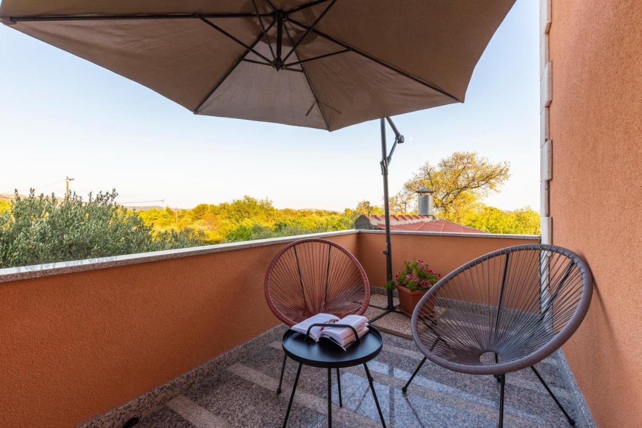 Villa Spark With Heated Pool In Rogoznica Zečevo Zewnętrze zdjęcie