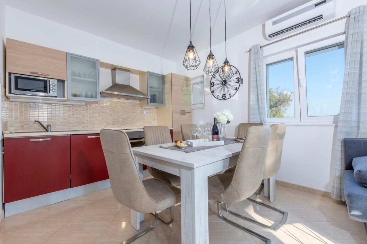 Villa Spark With Heated Pool In Rogoznica Zečevo Zewnętrze zdjęcie